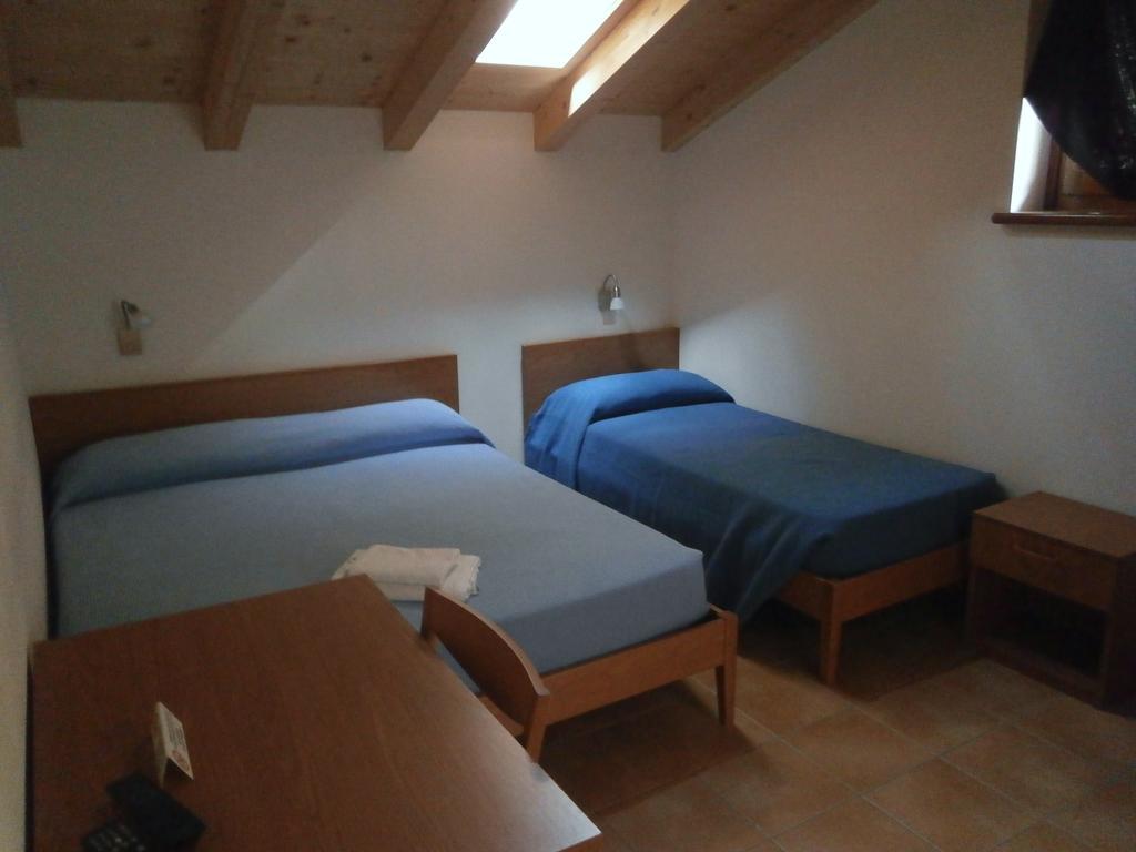 Ai Vecchi Molini Bed and Breakfast Castello Tesino Rum bild